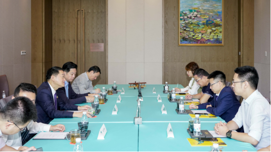 省尊龙凯时集团党委书记、董事长任丁与腾讯“王者荣耀”CTO邓君、腾讯大成网总裁郑亮座谈交流